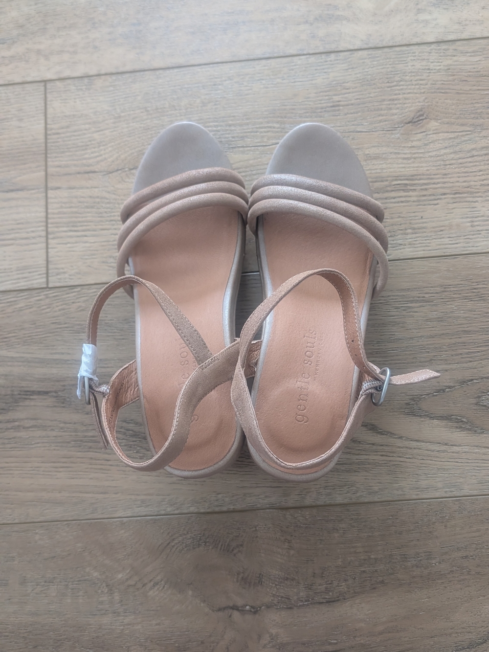 Gentle Souls Womens Tan Strappy Slingback Sandals - Picture 6 of 12
